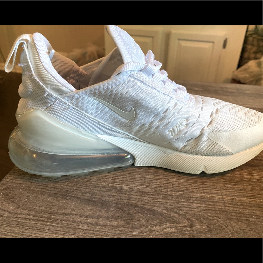 Nike Air Max Youth size 5.5 which is women’s 6.5